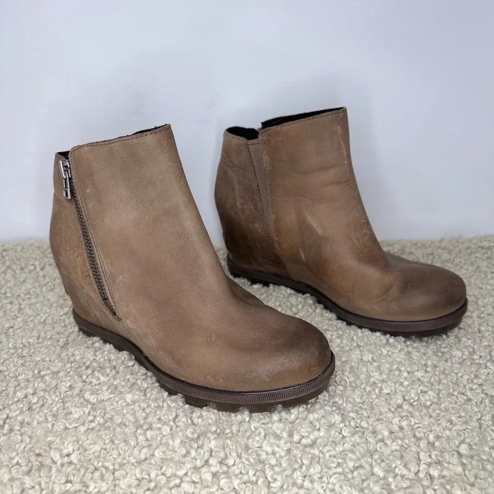 Sorel Joan of Arctic Zip Nubuck Leather Wedge Ankle Taupe sz 7.5 NL3365-240 Tan